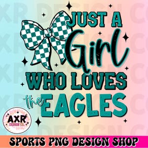Op de afbeelding: Een turquoise en zwart grafisch ontwerp met een geruite strik en de tekst "Just a Girl Who Loves the Eagles".