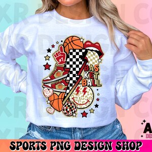 K&ouml;nnte beinhalten: Wei&szlig;es Sweatshirt mit einem Basketball-Motiv. Das Design umfasst einen Basketball, Turnschuhe, Lippen und einen Blitz. Der Text "BASKETBALL" ist ebenfalls vorhanden. Die Worte "SPORTS PNG DESIGN SHOP" stehen unten.