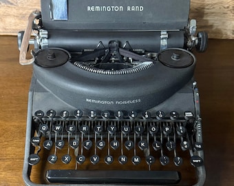 Vintage Olivetti Lettera 41 off White Typewriter - Good Condition