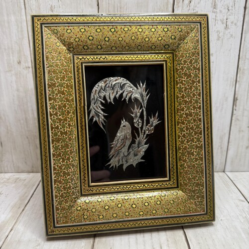 Oeuvre d'art floral persan gravée à la main en cuivre et étain, famille d'oiseaux en étain