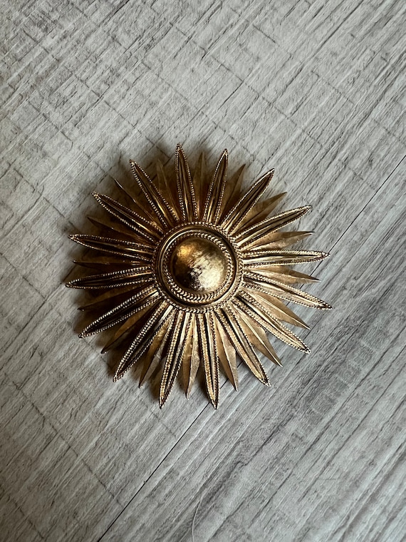 Vintage Gold Tone Trifari Brooch - image 1