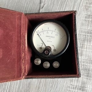 Weston Amperes Model 528 Volt Meter in Case