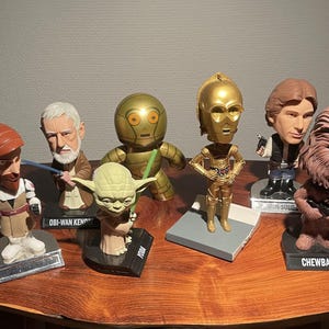 Collectible Figures, Huge Star Wars Lot 71 pieces