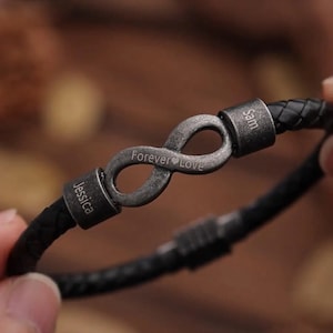 Gepersonaliseerde oneindigheidsarmband voor heren op maat 2 namen en tekst leren armband cadeauset verjaardag valentijnsdagcadeau voor hem