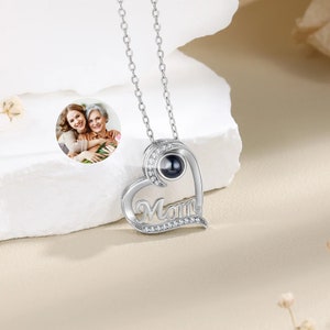 Personalized Mom Photo Projection Necklace,Custom Photo Necklace,Memorial Necklaces,Creative Gift for Mother's Day