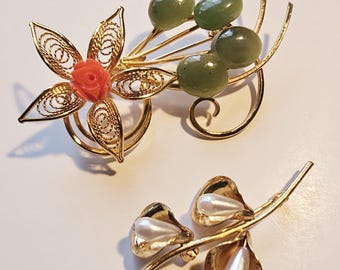 Vintage Gold Tone Jade Flower Brooch; Genuine Polished Jade  display picture 1