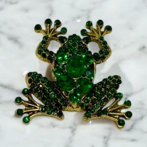 Emerald Green Frog Brooch, Elegant Rhinestone Frog Pin, Gift Box Option, Unique Jewelry, Nature Lover Gift, Handmade Accessory
