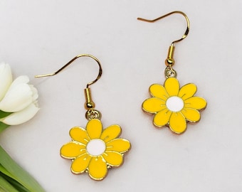 Yellow Daisy Flower Dangle Earrings. Lovely Statement Summer earrings. Hypoallergenic Earrings. Silver 925.