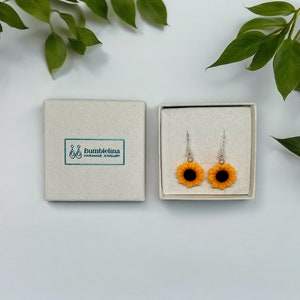 Pendientes de verano de girasol. Divertida y floral. Hipoalergénico. Preciosos pendientes de verano y vacaciones. imagen 5