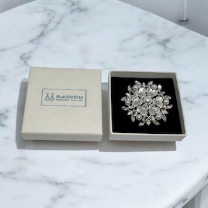 Pearl Flower Brooch - Elegant Gold & Silver Options, Gift Box Available, Perfect for Weddings