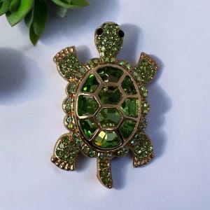 Green Rhinestone Turtle Brooch, Elegant Jewelry with Gift Box Option, Perfect Gift for Animal Lovers & Collectors