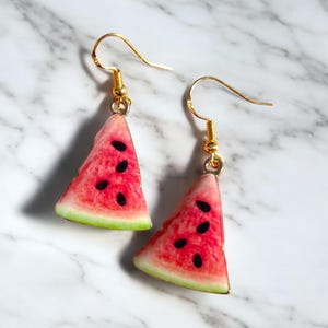 Boucles d&#39;oreilles pendantes pastèque - Bijoux aux fruits faits main, hypoallergéniques, option boîte cadeau