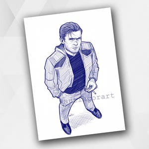 Puede incluir: Ilustración a pluma y tinta azul y blanca de una persona con chaqueta, camisa y pantalón, sosteniendo un cigarrillo. La obra de arte incluye la firma del artista. La persona mira directamente al espectador.