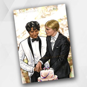 Può includere: Due persone in abiti formali tagliano una torta nuziale decorata con glassa rossa, bianca e blu e piccole bandiere. La torta è su un supporto per torte bianco. Lo sfondo è sfocato e fuori fuoco.