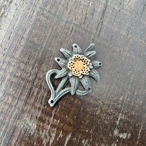 Vintage Retro German Germany Edelweiss Mountain Flower Brooch Pin Old Gray Metal Alpine Botanical Badge Sweater Hat