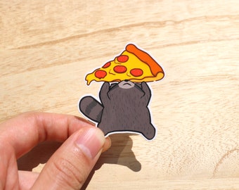 Naklejka „Szop kocha pizzę”, Mem o szopie, Pizza to życie, Trash Panda, Zabawne naklejki, Naklejki na laptopa, Naklejki winylowe, Naklejka na czytnik e-booków.