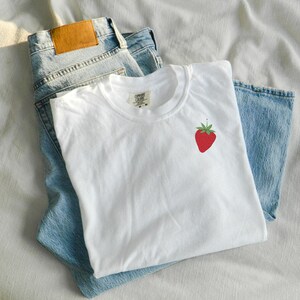 Strawberry Shirt, Strawberry Clothes, Strawberry Top Garden Shirt Aesthetic Clothing Cottagecore Clothes Botanical Shirt Strawberry Print