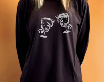 Skeleton Hands Martini Langarm-Shirt, Komfortfarben