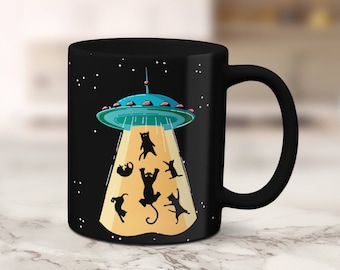Taza de café de abducción alienígena de gato negro/regalos divertidos para entusiastas de los ovnis y amantes de los gatos