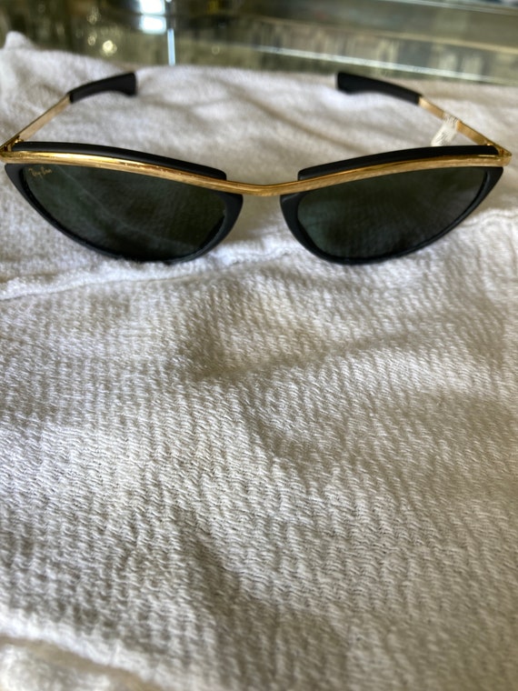 Vintage B&L RayBan sunglasses - image 2
