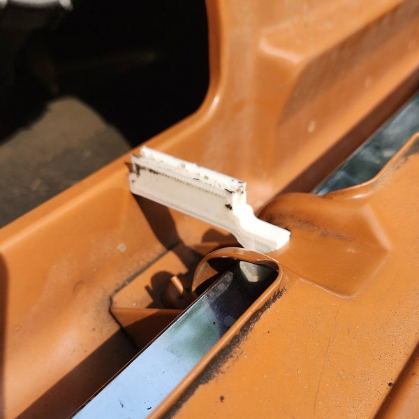 2 for 1.50 Volkswagen Vanagon Lisence Plate Holder: Use this device to keep the lisence plate down.