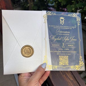 Acrylic invitation that can be prepared specifically for your event. Quinceañera invitation with QR code. Mother-of-pearl ivory envelope