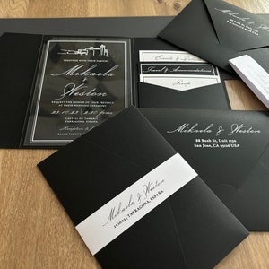 Zwart-witte luxe acryl trouwkaartset. Zak en riem. Detailkaart. RSVP-kaart. Bruiloft briefpapier. Elegante uitnodigingsset