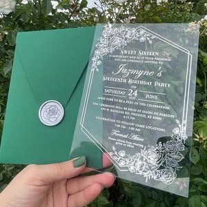 Sweet sechzehn Geburtstageinladung.Acryl Quinceanera Einladung. Sweet 16 Einladungen. Transparente Einladung.Emerald Green Umschlag.