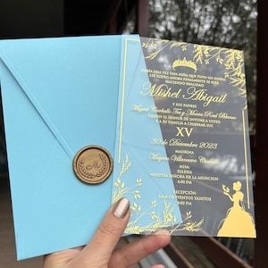 Faire-part de Quinceañera en acrylique. Enveloppe bleu bébé. Sweet 16 invitations. 15 invitations d'anniversaire, carte d'invitation acrylique princesse et couronne
