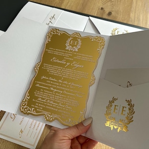 Convite de casamento espelhado dourado com bolso de marfim, espelho com lapidação especial. Conjunto de convites de casamento de luxo. Convite de casamento completo.