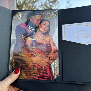 Hochzeitseinladung mit Foto und Acryltasche, die speziell für Ihre Veranstaltungen vorbereitet werden kann.Anpassungen können nach Ihren Wünschen vorgenommen werden