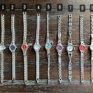 Deadstock vintage Y2K Silver Dainty Skinny montre, montre rétro, petite montre vintage, montre Y2K, cadeaux pour elle unisexe image 1