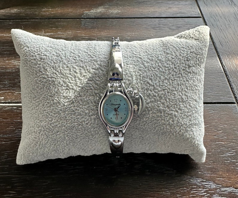 Deadstock vintage Y2K Silver Dainty Skinny montre, montre rétro, petite montre vintage, montre Y2K, cadeaux pour elle unisexe image 6