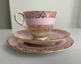 Ensemble de tasses à thé et soucoupes à fleurs Royal Stafford trio rose et or