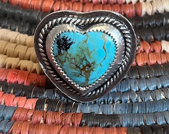 Blue green Kingman turquoise with amazing dark matrix. This gorgeous piece has a solid hand stamped round ring band and is a size 9.5