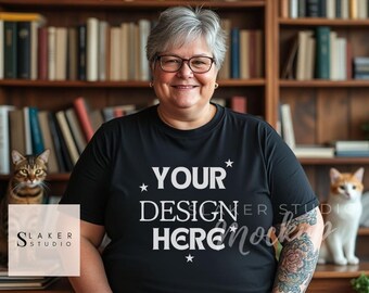 Senior Lady T-shirtmodel grote maat oudere vrouw digitale download oma kat-moeder T-shirt mockup instant JPG zwarte tshirt mock-up boekscène