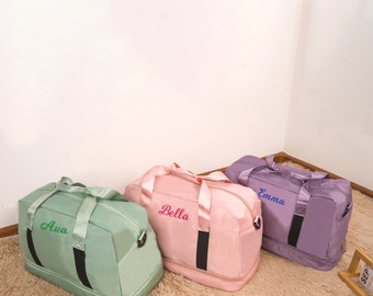 Personalized Travel Bag For Women, Women Weekender Bag, Travel Bag with Embroidery Name,  Bridesmaid Bag, Embroidered Bridesmaid Proposal
