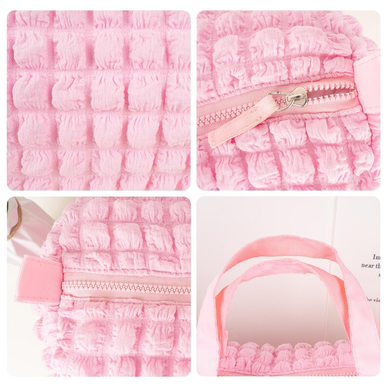 Op de afbeelding: Een roze pluche tote bag met rits en een textuur. De tas heeft twee handvatten en een ritssluiting.