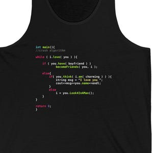 Może przedstawiać: Czarny tank top z nadrukowanym fragmentem kodu w różnych kolorach. Kod zawiera frazy takie jak "I love you" i "become friends". Unikalny i geekowski element odzieży.