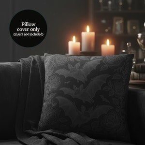 Fledermäuse und Rosen Dekokissen, nur Bezug | Dunkles viktorianisches Gothic Home Dekor