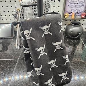 Essuie-mains tête de mort et fourches croisées | Décoration d&#39;intérieur effrayante pour la cuisine