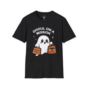 Koszulka z duchem na Halloween, koszulka z duchem na misji, koszulka z upiornym znaleziskiem, koszulka unisex softstyle, idealna na imprezy halloweenowe, prezenty