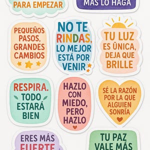 Puede incluir: Un conjunto de pegatinas coloridas con citas inspiradoras en español. Las pegatinas tienen varias formas y colores pastel, con frases como "Cree en ti" y "No te rindas".