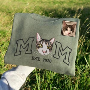 Custom Cat Mom Shirt Custom Pet Hoodie, Custom Dog Portrait Embroidered Sweatshirt, Personalized Pet Face and Pet name Sweater, Custom gift