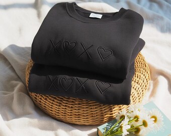 刺繍入りバレンタインデースウェットシャツ、バレンタインデーシャツ、バレンタインセーター、バレンタインシャツ、女性用シャツ、Xoxo、プラスサイズセーター