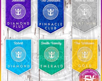 Deurmagneten voor cruiseschepen van Royal Caribbean met Crown Anchor Society-logo | Gepersonaliseerde gouden, smaragdgroene, diamanten en platina Pinnacle cruisemagneet | Cruisecadeau