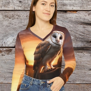 Barn Owl at Sunset Women&#39;s Long Sleeve V-neck Shirt (AOP)