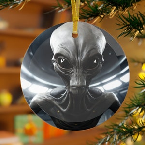 Adorno navideño de cristal redondo biselado con estampado de alienígena gris