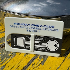 Ersatzschlüsselhalter Brieftaschengröße Vintage Transport Werbung Kunststoff Kartengröße Urlaub Chevrolet-Olds Sammlerstück