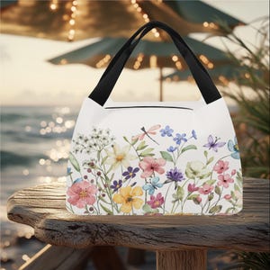 Bolsa de almuerzo portátil. Divertida y linda bolsa térmica con diseño floral único. Ideal para la playa o un picnic. Un regalo ideal.
